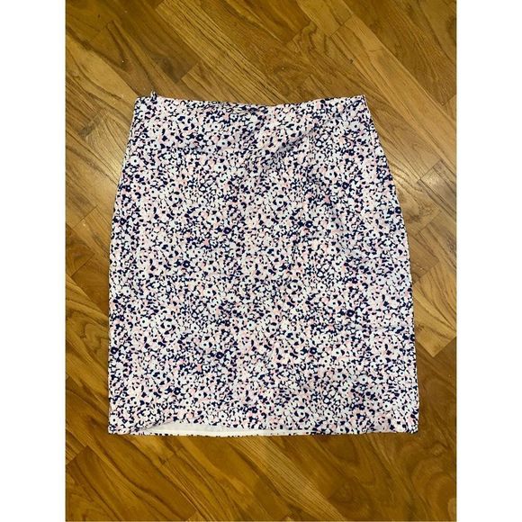 Gant Stretch Broadcloth Ditzy Flower Navy and Pink Wrap Skirt Size 6, MSRP $185 - Picture 16 of 16